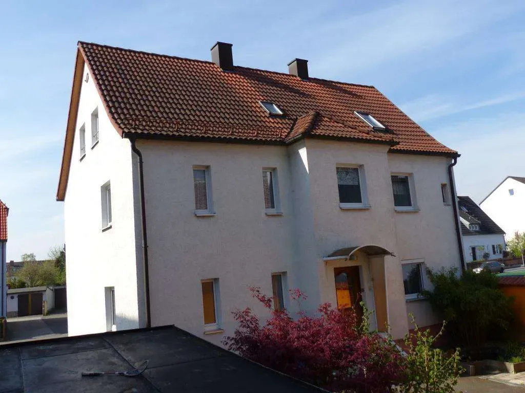 Aufgepasst!!! Günstiges Wohnhaus, teilweise saniert, mit Garage und Garten – Bild 1