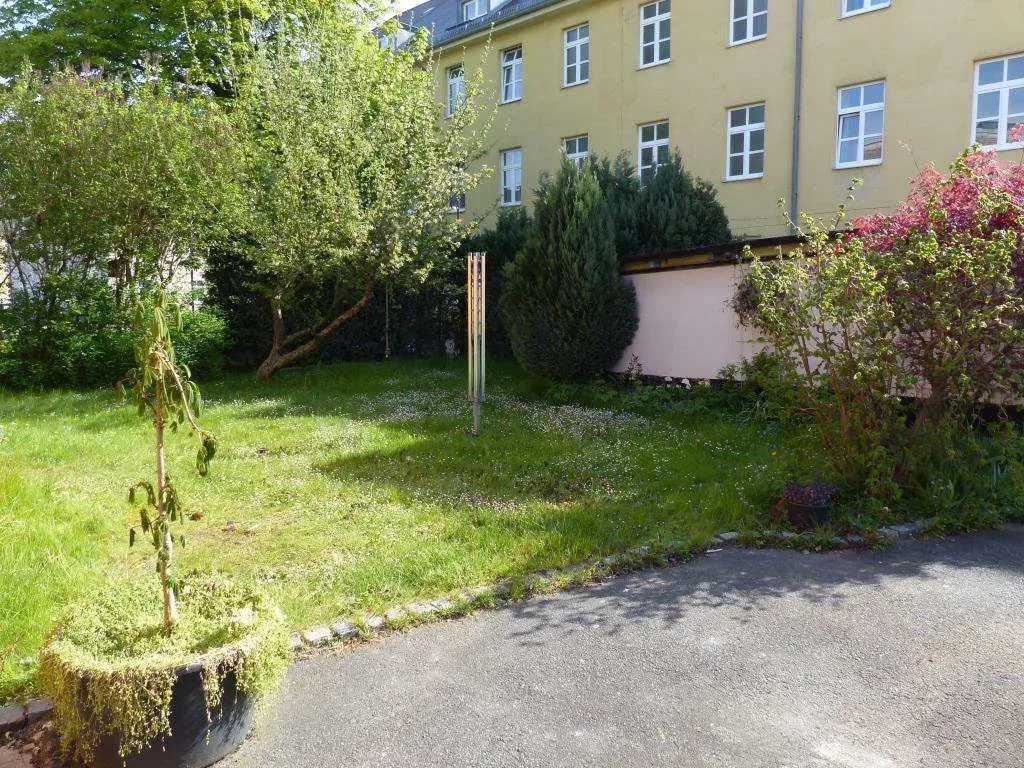 Aufgepasst!!! Günstiges Wohnhaus, teilweise saniert, mit Garage und Garten – Bild 4