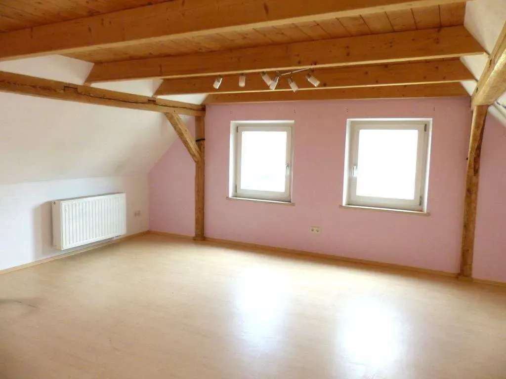 Aufgepasst!!! Günstiges Wohnhaus, teilweise saniert, mit Garage und Garten – Bild 14