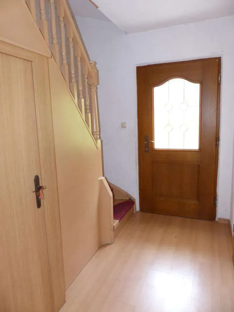 Aufgepasst!!! Günstiges Wohnhaus, teilweise saniert, mit Garage und Garten – Bild 6