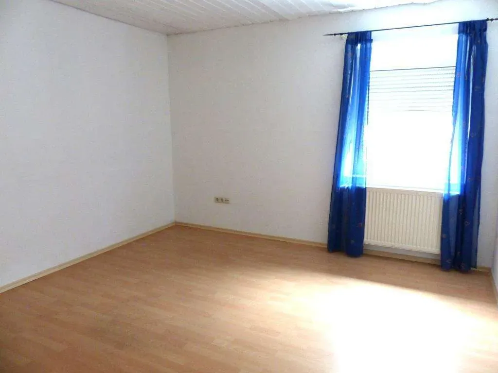 Aufgepasst!!! Günstiges Wohnhaus, teilweise saniert, mit Garage und Garten – Bild 13