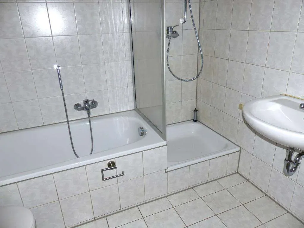 Aufgepasst!!! Moderne 2 Zi.-ETW mit Balkon und Tiefgarage, nähe Bahnhof – Bild 8