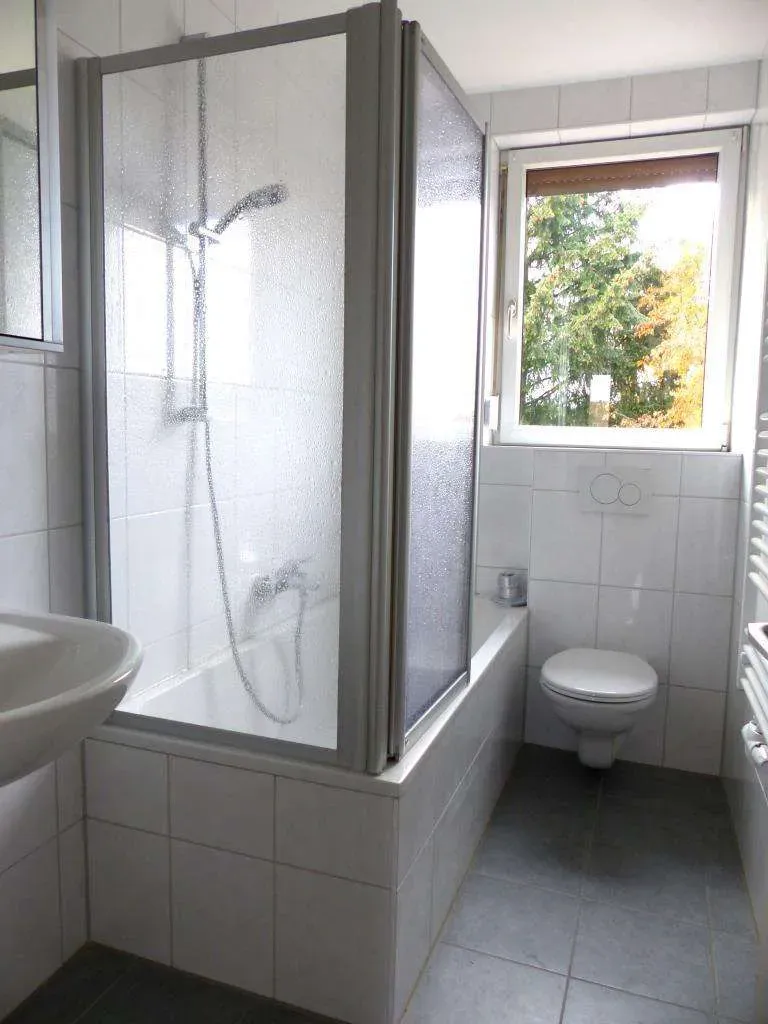 Aufgepasst!!! Modernisierte 3 1/2 Zi. DG-Wohnung mit Stellplatz – Bild 5