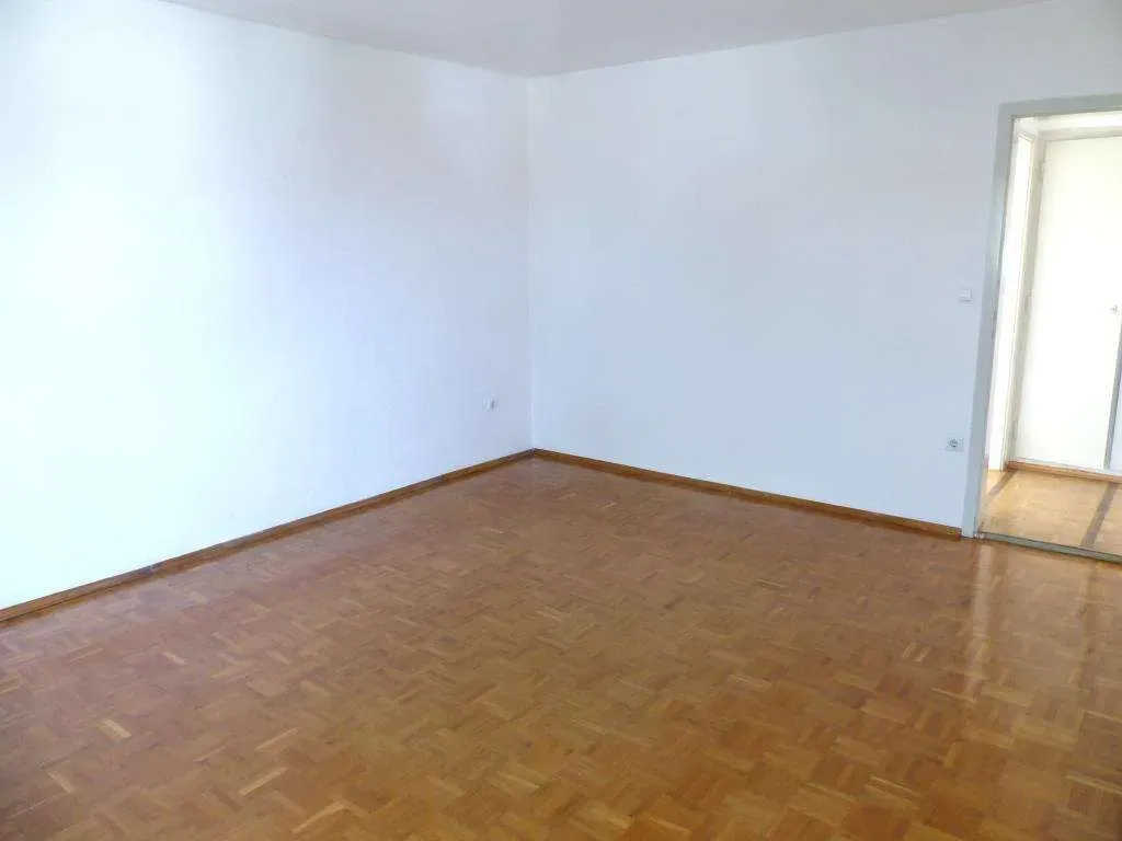Aufgepasst!!! Schöne 3 Zi.-ETW mit Aufzug und Balkon, Fassade und Dach erneuert, sofort frei – Bild 12