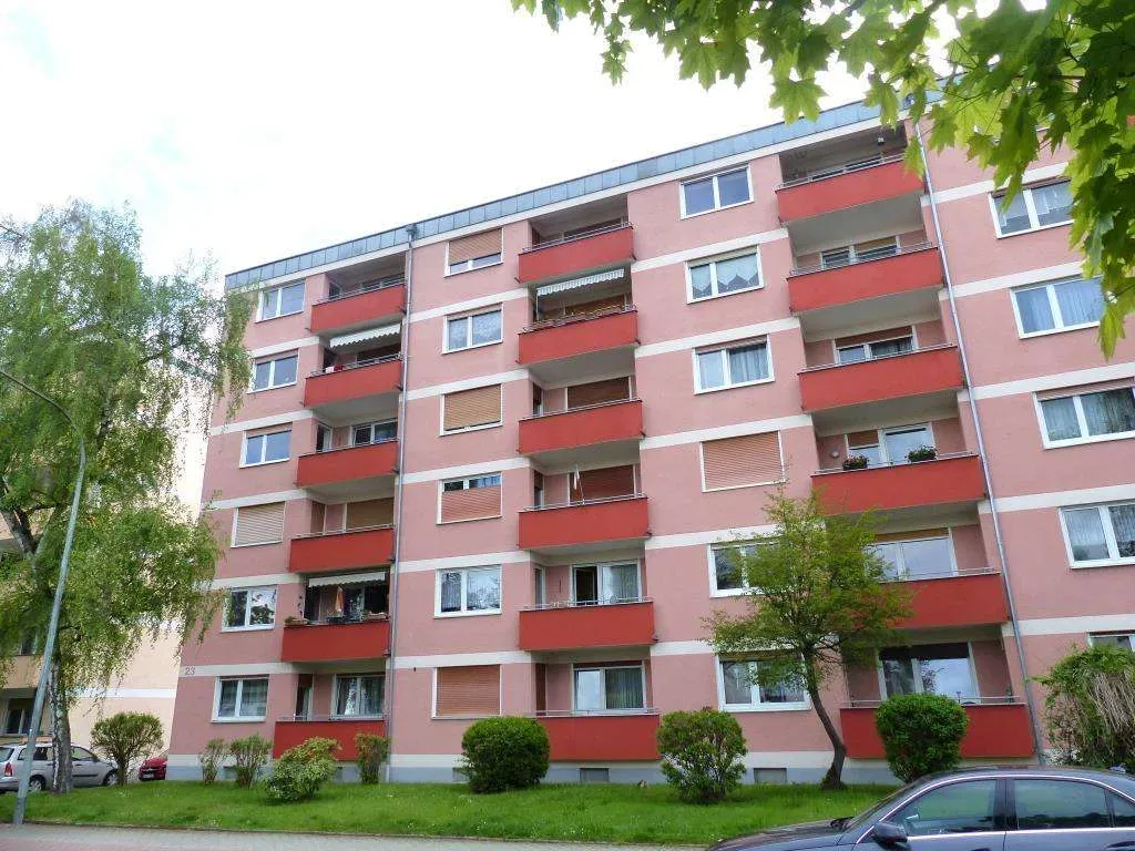 Aufgepasst!!! Schöne 3 Zi.-ETW mit Aufzug und Balkon, Fassade und Dach erneuert, sofort frei – Bild 1