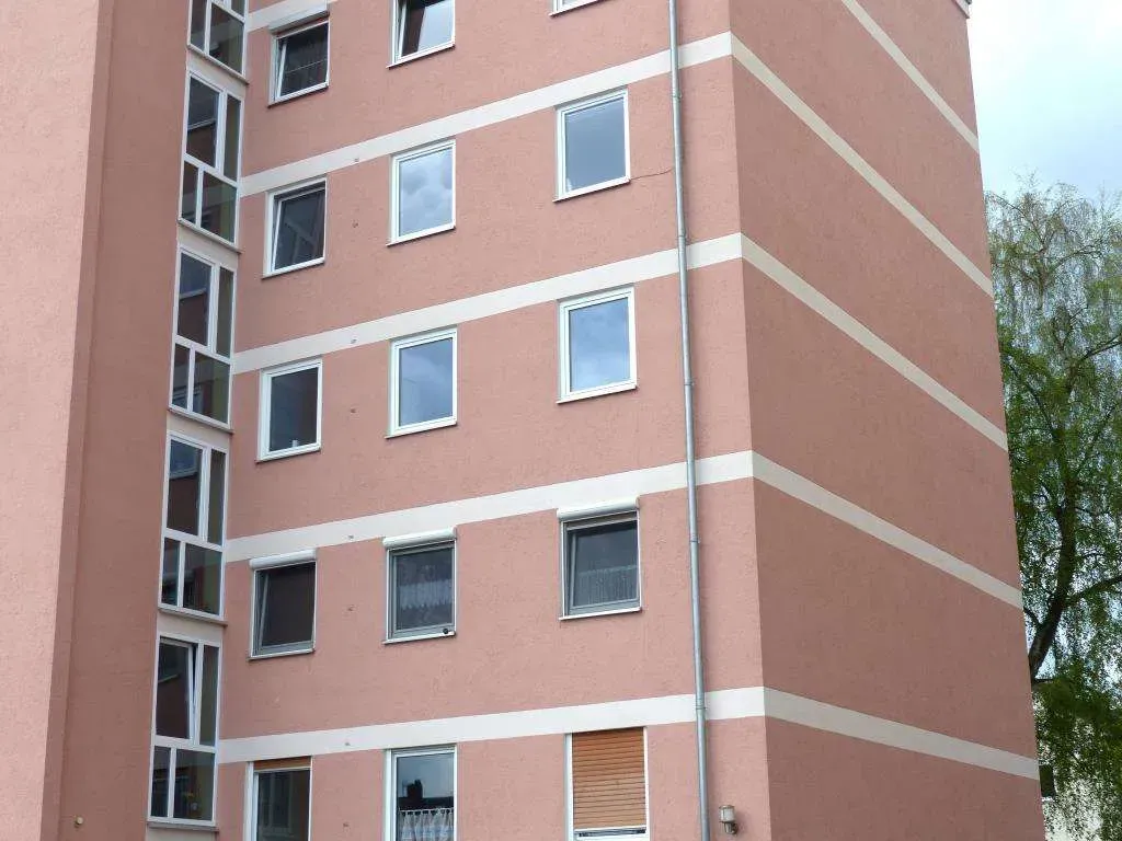 Aufgepasst!!! Schöne 3 Zi.-ETW mit Aufzug und Balkon, Fassade und Dach erneuert, sofort frei – Bild 2