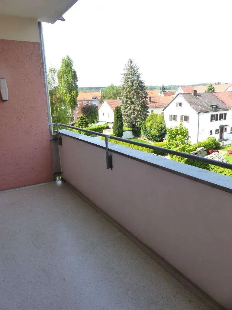 Aufgepasst!!! Schöne 3 Zi.-ETW mit Aufzug und Balkon, Fassade und Dach erneuert, sofort frei – Bild 4