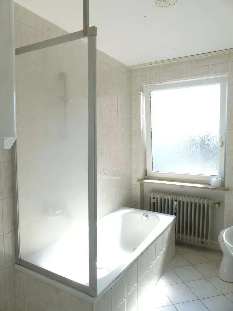 Aufgepasst!!! Schöne 3 Zi.-ETW mit Aufzug und Balkon, Fassade und Dach erneuert, sofort frei – Bild 6