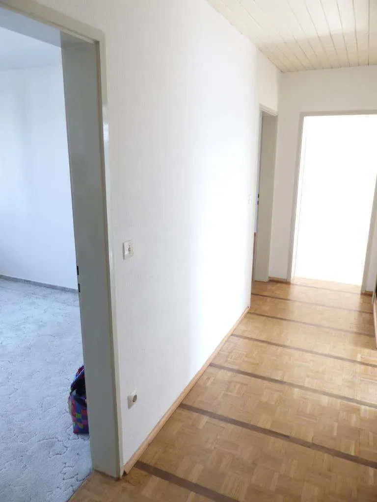Aufgepasst!!! Schöne 3 Zi.-ETW mit Aufzug und Balkon, Fassade und Dach erneuert, sofort frei – Bild 9