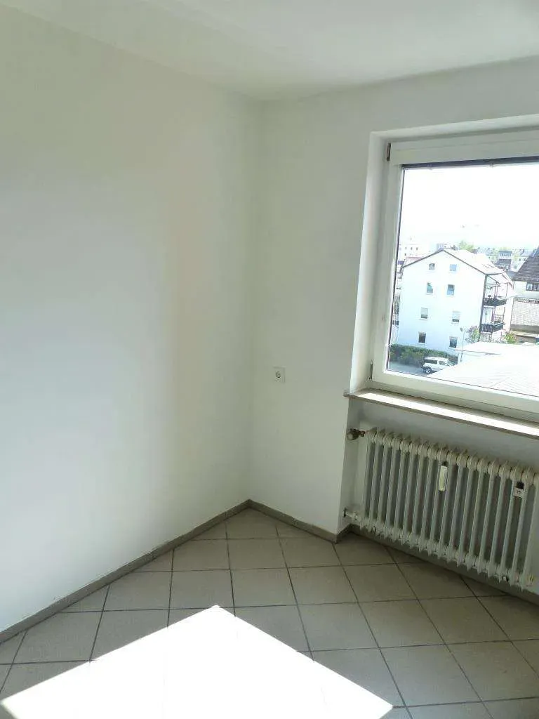 Aufgepasst!!! Schöne 3 Zi.-ETW mit Aufzug und Balkon, Fassade und Dach erneuert, sofort frei – Bild 11