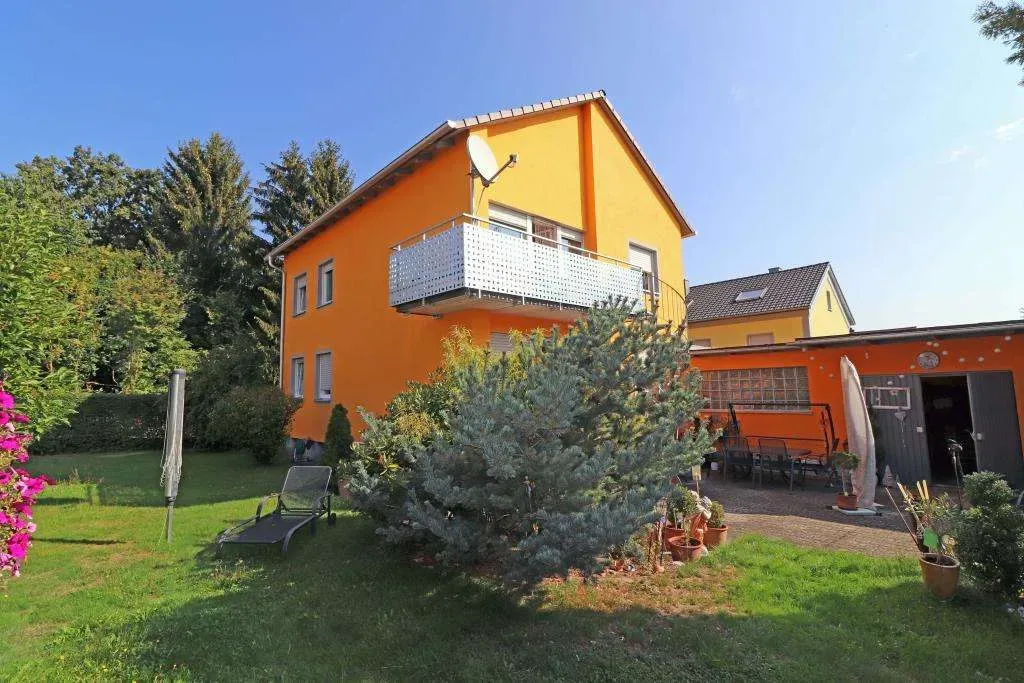 Außenfassade und Balkone erneuert! Ansprechendes Wohnhaus mit verlängerter Garage und Gartenhaus – Bild 6