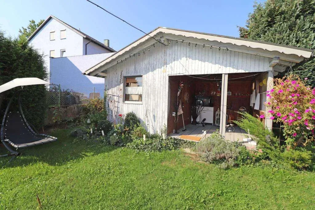 Außenfassade und Balkone erneuert! Ansprechendes Wohnhaus mit verlängerter Garage und Gartenhaus – Bild 4