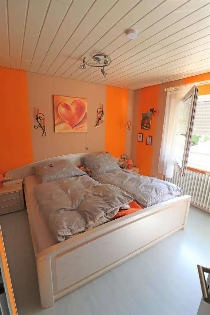 Außenfassade und Balkone erneuert! Ansprechendes Wohnhaus mit verlängerter Garage und Gartenhaus – Bild 12