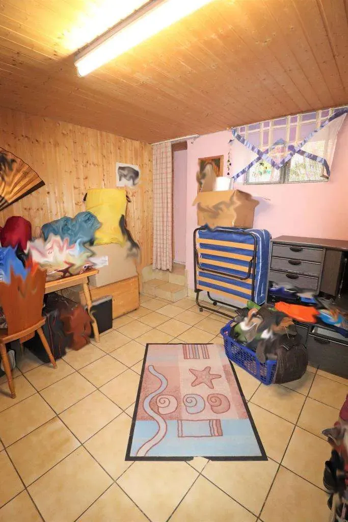 Außenfassade und Balkone erneuert! Ansprechendes Wohnhaus mit verlängerter Garage und Gartenhaus – Bild 15