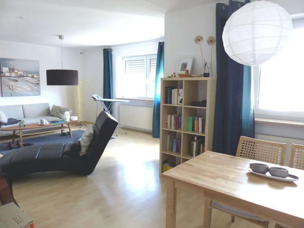 Best Lage, Weiden-Ost!!! Ansprechende 3 Zi.-ETW mit Tiefgarage und Süd-Balkon – Bild 4