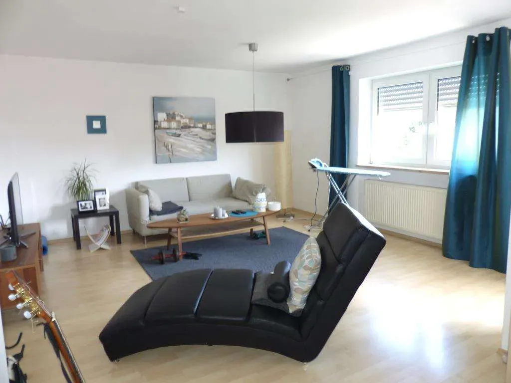 Best Lage, Weiden-Ost!!! Ansprechende 3 Zi.-ETW mit Tiefgarage und Süd-Balkon – Bild 3