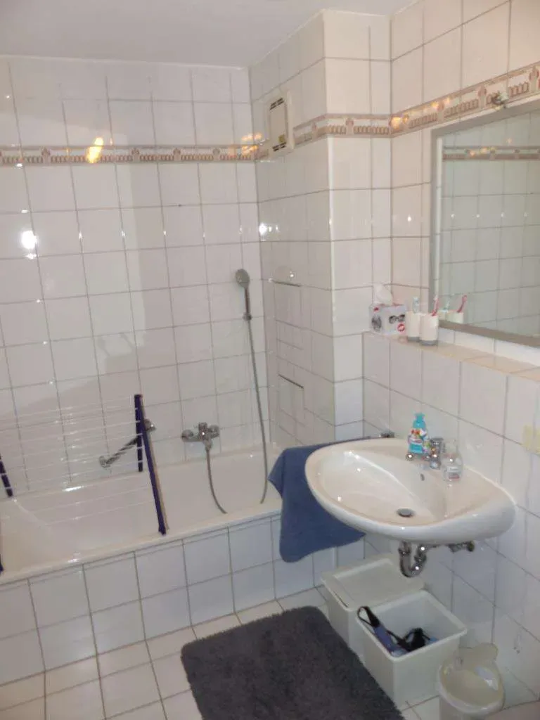 Best Lage, Weiden-Ost!!! Ansprechende 3 Zi.-ETW mit Tiefgarage und Süd-Balkon – Bild 11