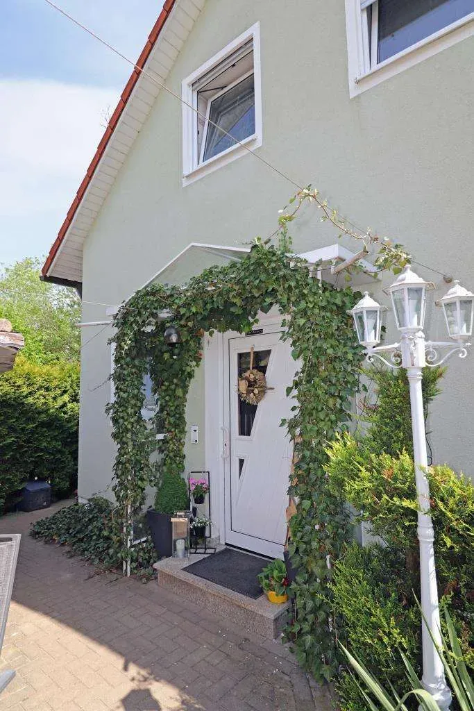 Bestlage in einer Sackgasse! EFH mit Dop.-Garage, Gartenhaus und überdachtem Freisitz – Bild 8