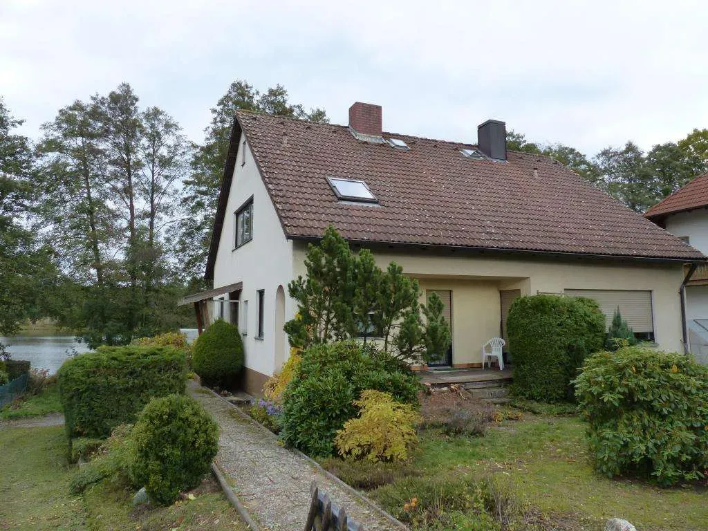 Das Besondere!!! Einfam.-Haus mit Zugang zum See, mit Garage und Nebengebäude – Bild 1