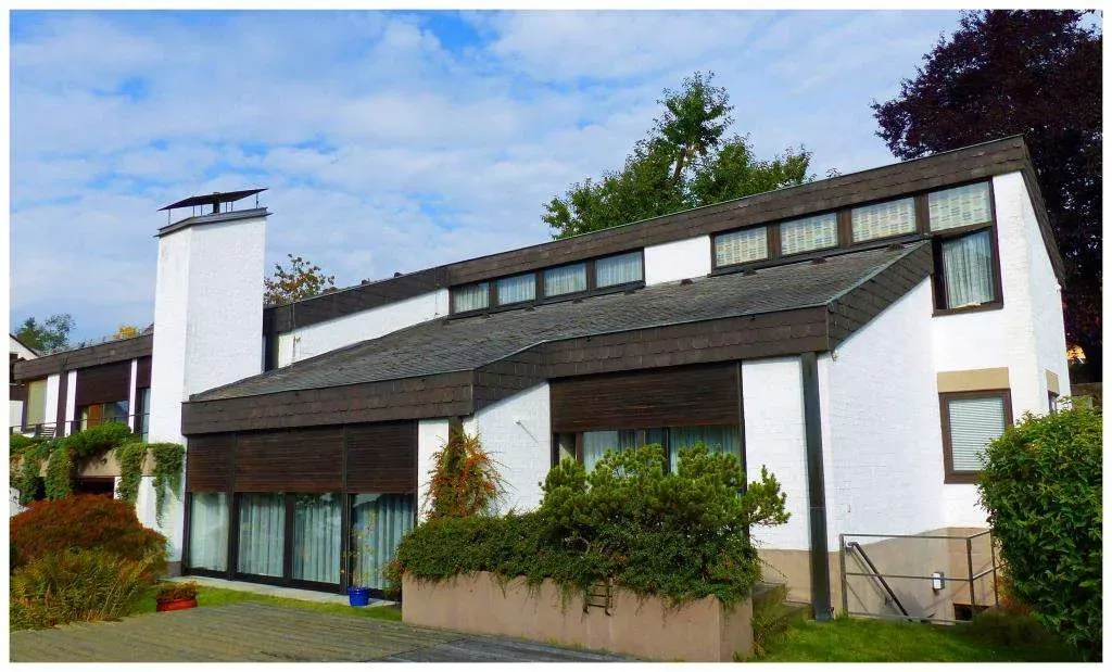 Das Besondere!! Großzügiges Architektenhaus mit Doppelgarage und herrlichem Garten – Bild 1
