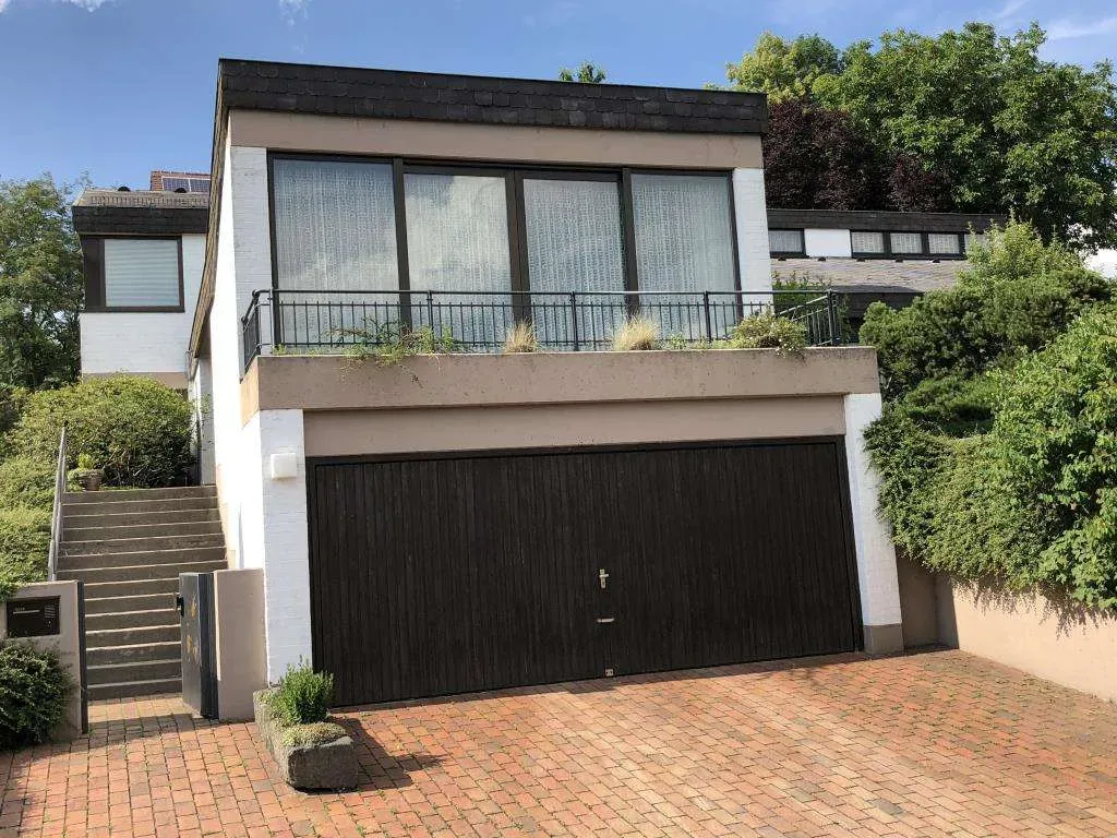 Das Besondere!! Großzügiges Architektenhaus mit Doppelgarage und herrlichem Garten – Bild 2
