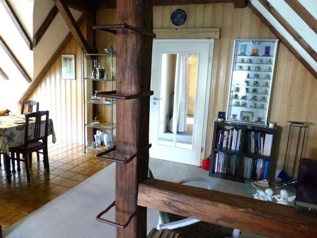 Eigentum statt Miete!!! Günstiges Einfam.-Haus mit Garage, Kachelofen und Garten – Bild 4