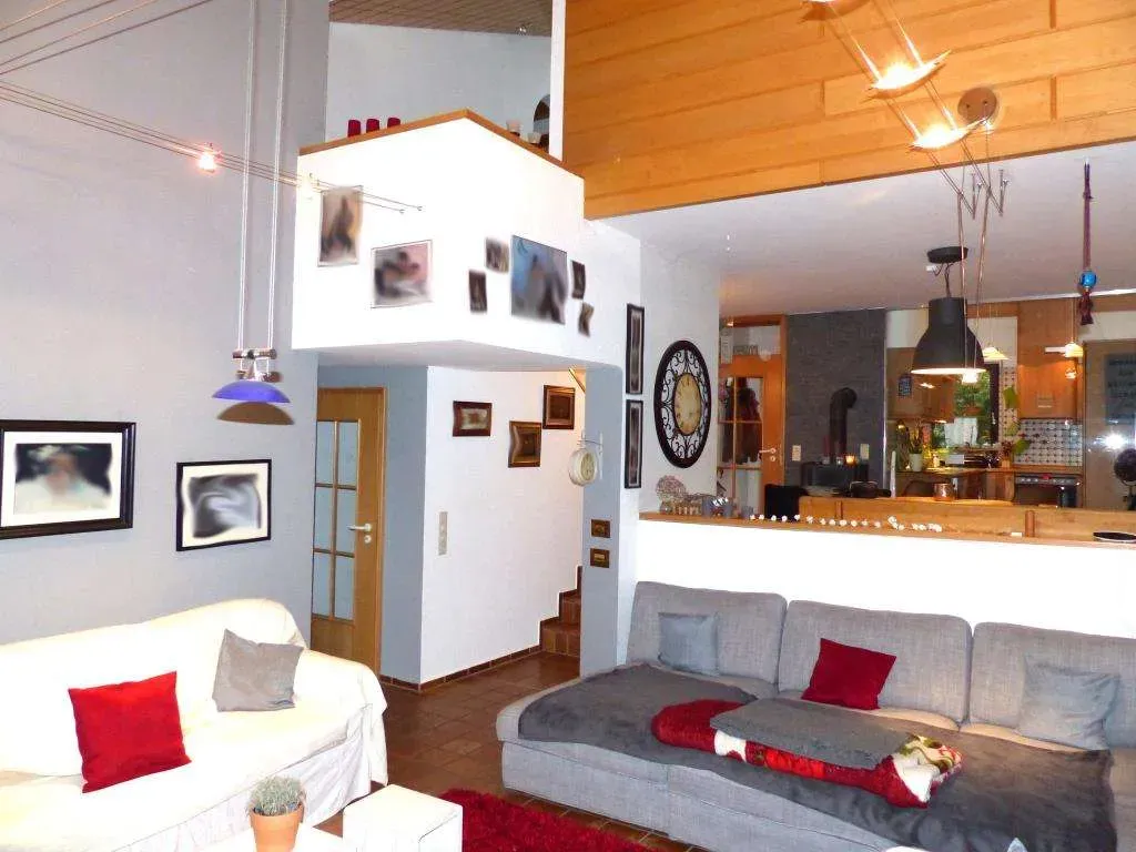 Einfach toll! Modernes Reihenhaus mit Garage, versetzten Wohnebenen und Schwedenofen – Bild 5