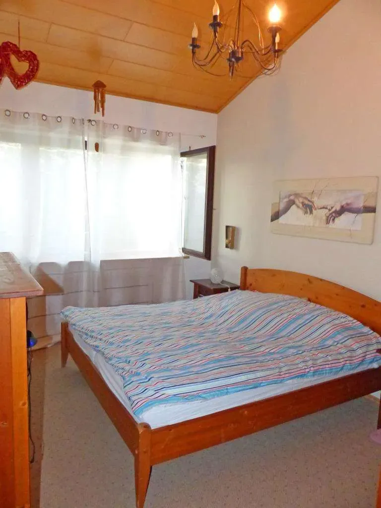 Einfach toll! Modernes Reihenhaus mit Garage, versetzten Wohnebenen und Schwedenofen – Bild 8