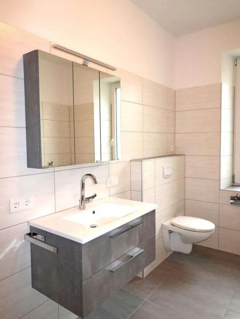 Erst 2019 neu saniert! 2 Zi.-Whg. mit Gartennutzung, 5 Min. zur Innenstadt, nahe Bahnhof – Bild 2