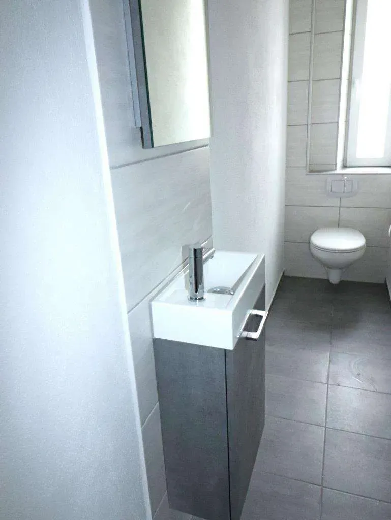 Erst 2019 neu saniert! 2 Zi.-Whg. mit Gartennutzung, 5 Min. zur Innenstadt, nahe Bahnhof – Bild 4