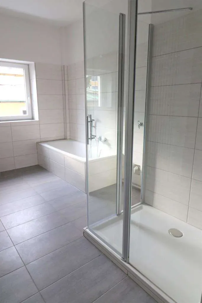 Erstbezug – 2019 neu saniert! 3 Zi.-Whg. mit Balkon im 1.OG, nur 5 Min. zur Innenstadt – Bild 4