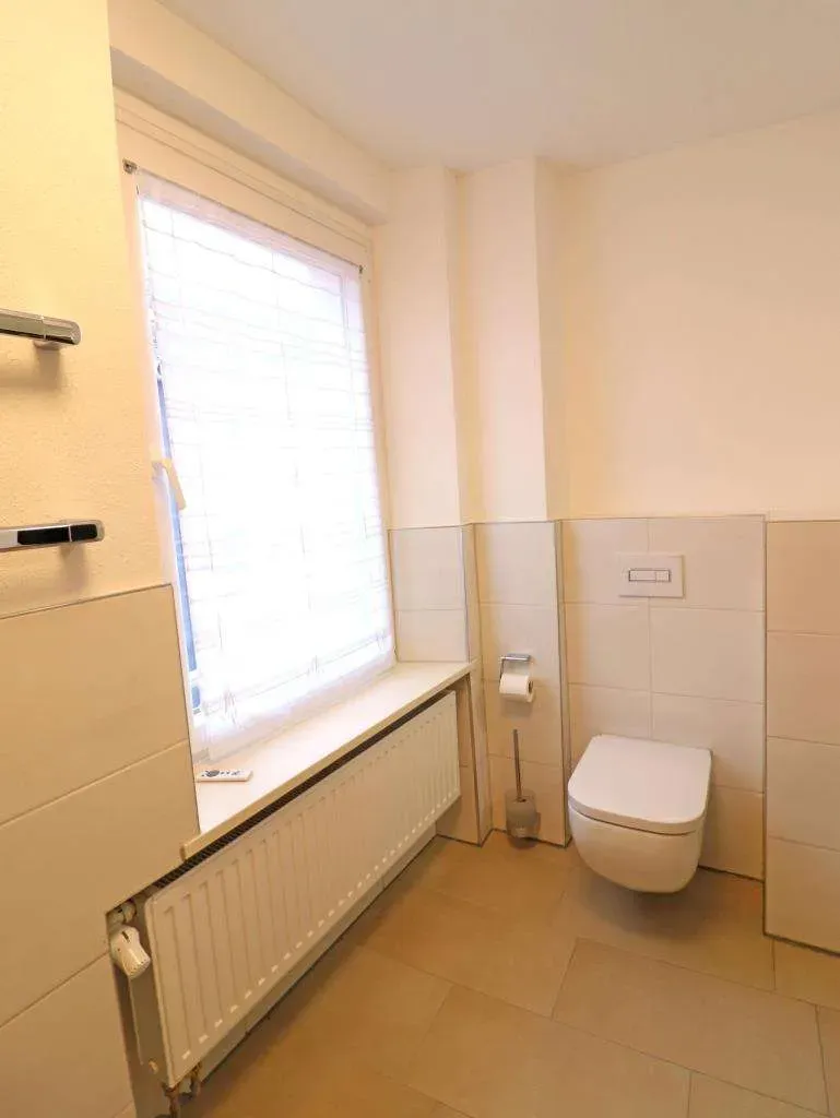 Erstbezug nach Sanierung! Schöne 2 Zi.-ETW komplett renoviert mit Stellplatz im Innenhof – Bild 4