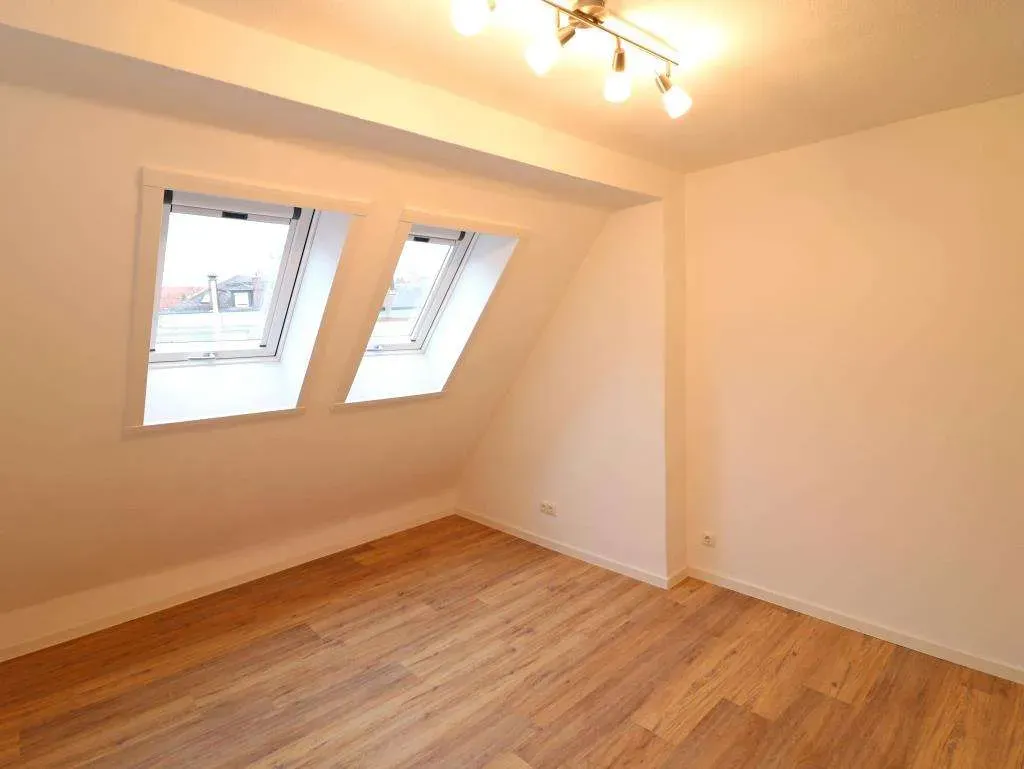 Erstbezug nach Sanierung! Schöne 2 Zi.-ETW komplett renoviert mit Stellplatz im Innenhof – Bild 2