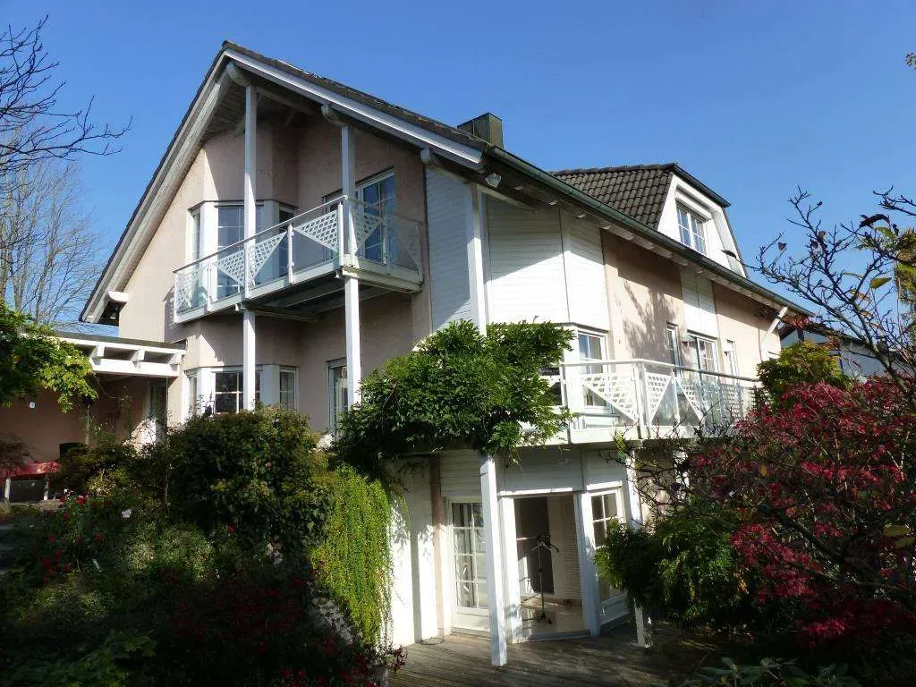 Exklusives wohnen!! Hochwertiges Architektenhaus mit Doppelcarport und herrlichem Garten – Bild 2