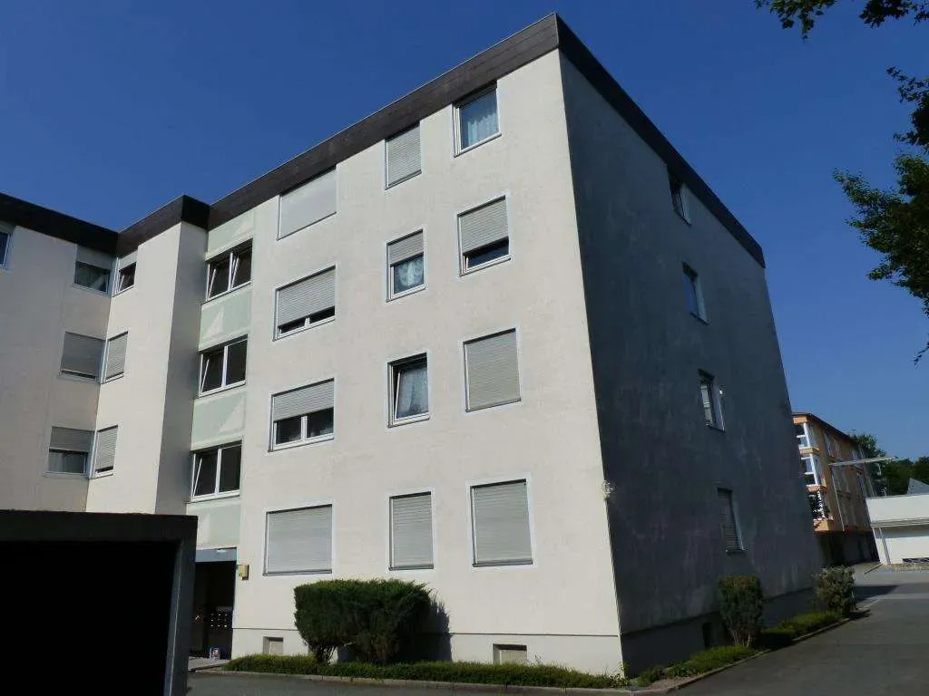 Familien bevorzugt! Ansprechende 4 Zi.-ETW mit Balkon und Garage, Badezimmer und WC erneuert – Bild 3