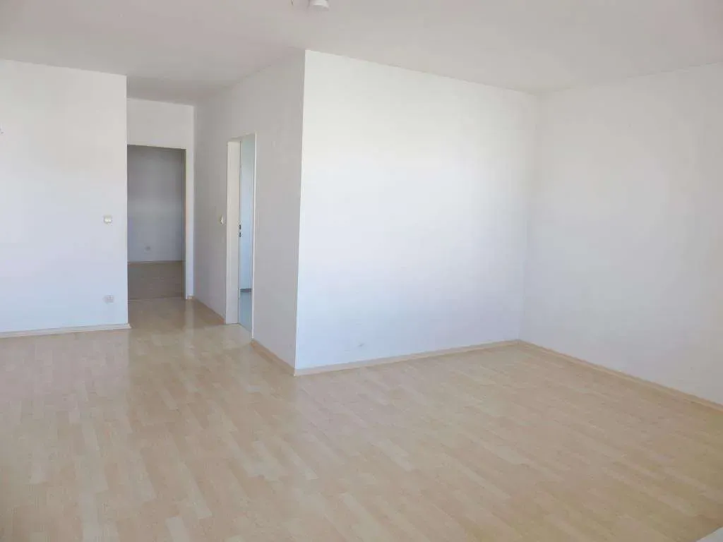 Familien bevorzugt! Ansprechende 4 Zi.-ETW mit Balkon und Garage, Badezimmer und WC erneuert – Bild 6