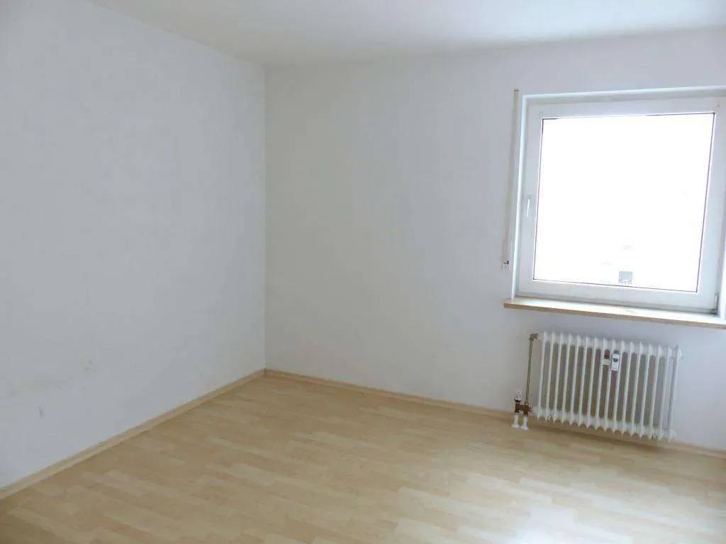 Familien bevorzugt! Ansprechende 4 Zi.-ETW mit Balkon und Garage, Badezimmer und WC erneuert – Bild 8