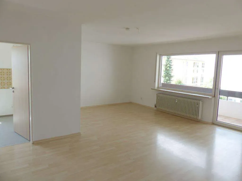 Familien bevorzugt! Ansprechende 4 Zi.-ETW mit Balkon und Garage, Badezimmer und WC erneuert – Bild 5
