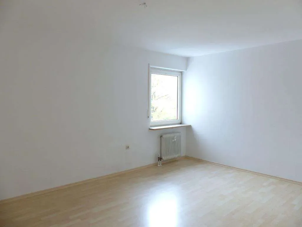 Familien bevorzugt! Ansprechende 4 Zi.-ETW mit Balkon und Garage, Badezimmer und WC erneuert – Bild 9