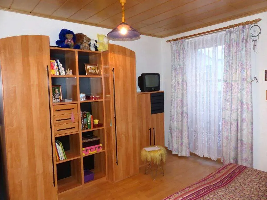 Familien bevorzugt!!! Gepflegtes Einfam.-Haus mit Doppelgarage, Solaranlage und schönem Garten – Bild 14