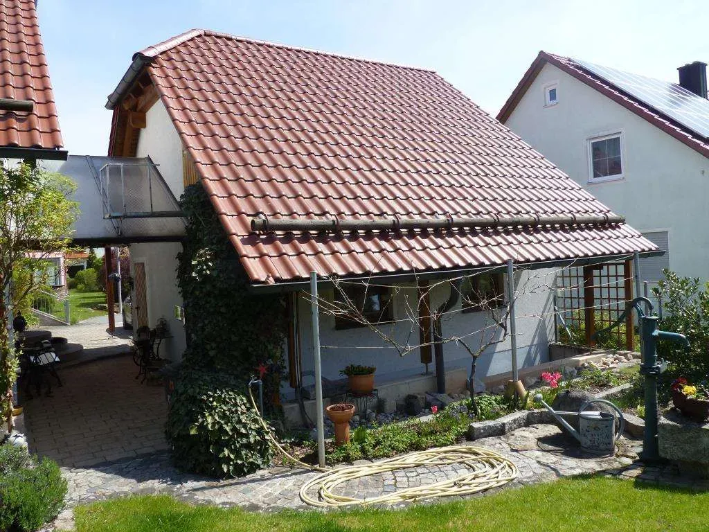 Familien bevorzugt!!! Gepflegtes Einfam.-Haus mit Doppelgarage, Solaranlage und schönem Garten – Bild 2