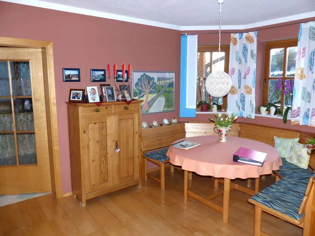 Familien bevorzugt!!! Gepflegtes Einfam.-Haus mit Doppelgarage, Solaranlage und schönem Garten – Bild 5