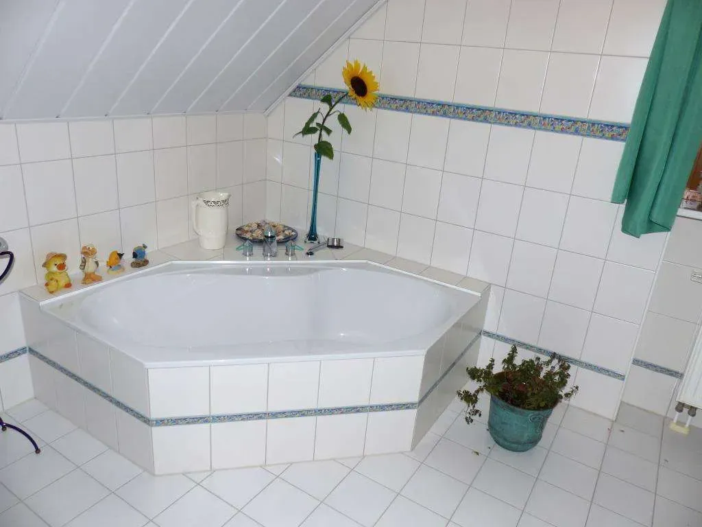 Familien bevorzugt!!! Gepflegtes Einfam.-Haus mit Doppelgarage, Solaranlage und schönem Garten – Bild 10