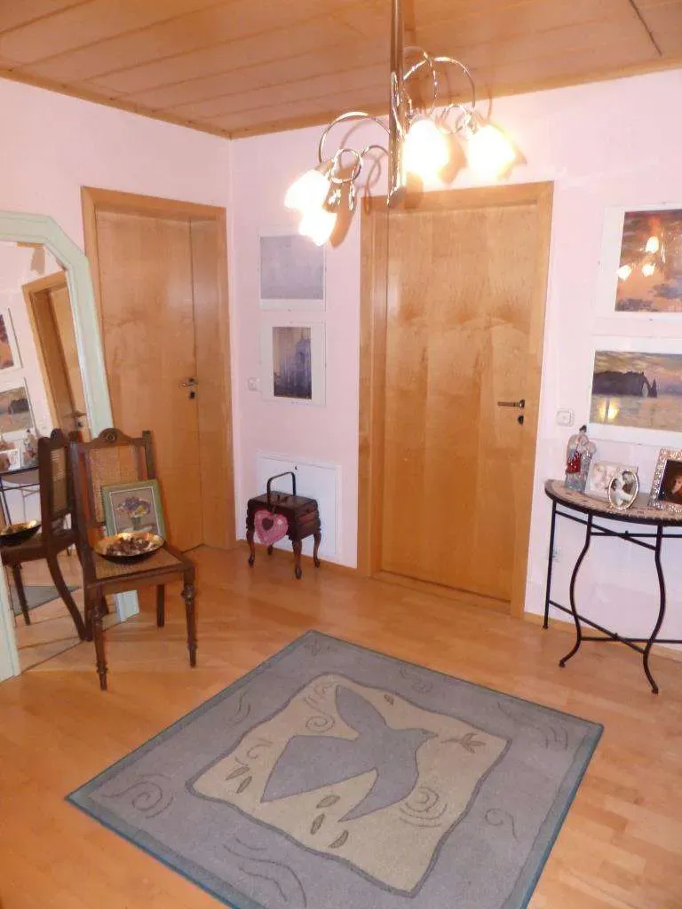Familien bevorzugt!!! Gepflegtes Einfam.-Haus mit Doppelgarage, Solaranlage und schönem Garten – Bild 9