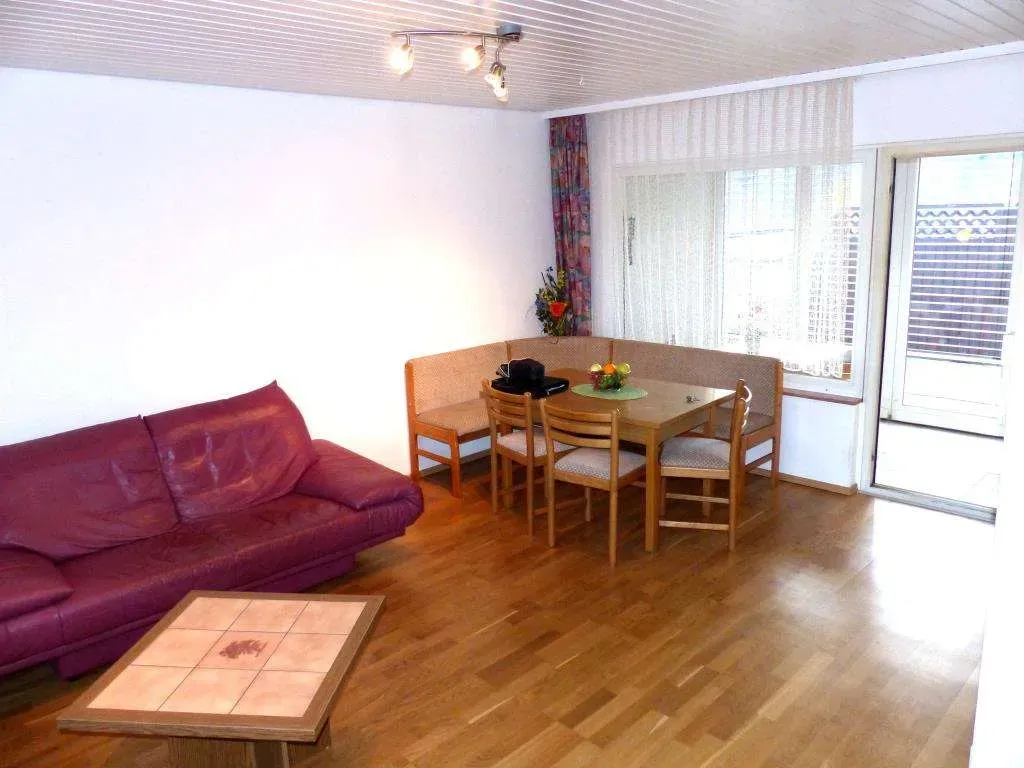 Fernab vom Verkehr!!! Günstiges Wohnhaus mit Wintergarten und Terrasse – Bild 6