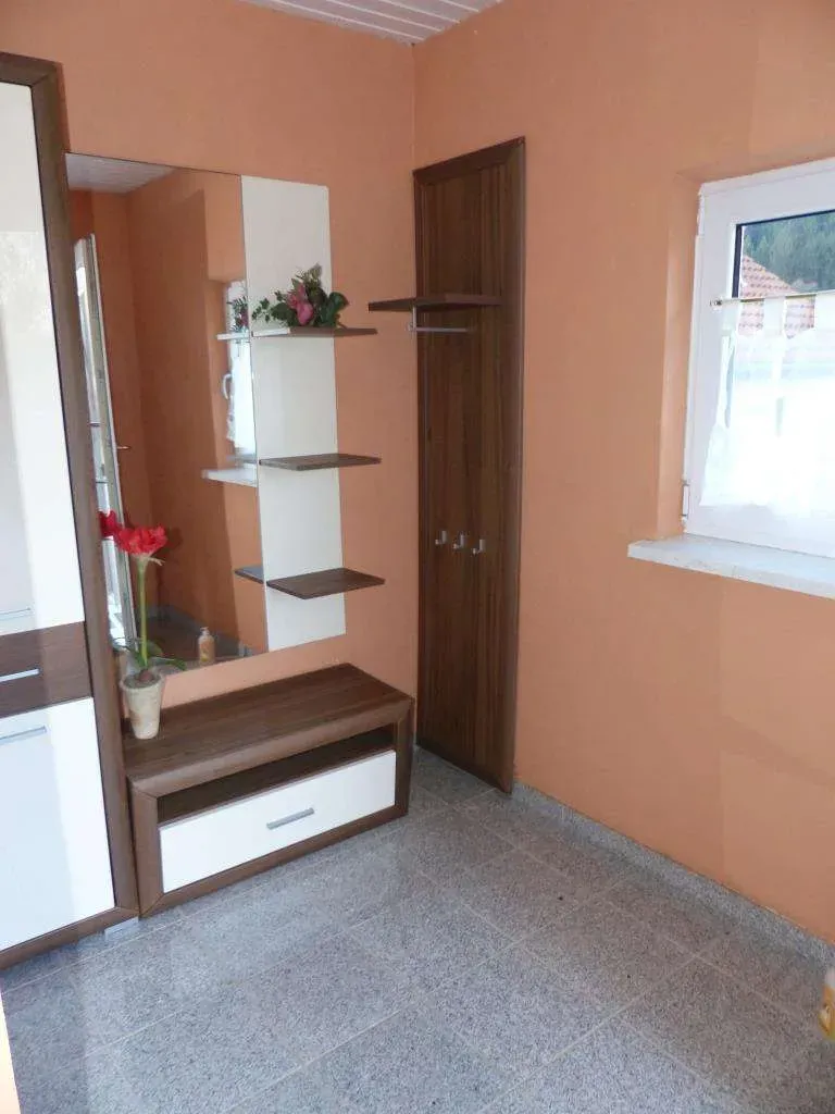 Fernab vom Verkehr!!! Günstiges Wohnhaus mit Wintergarten und Terrasse – Bild 4