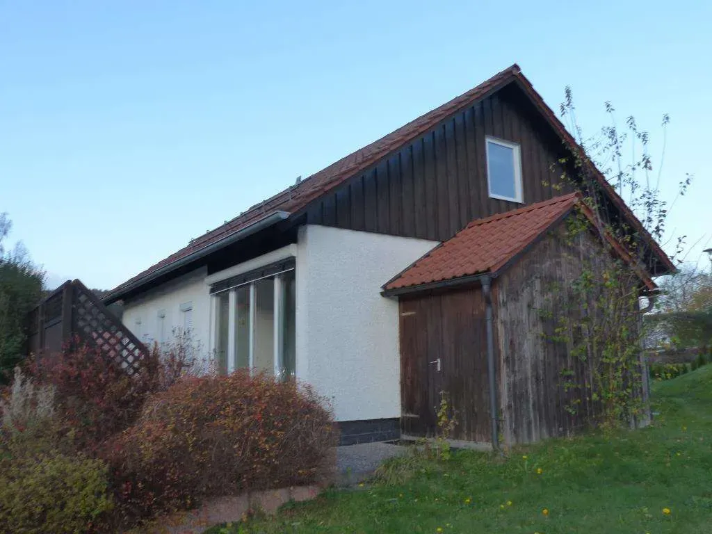 Fernab vom Verkehr!!! Günstiges Wohnhaus mit Wintergarten und Terrasse – Bild 2