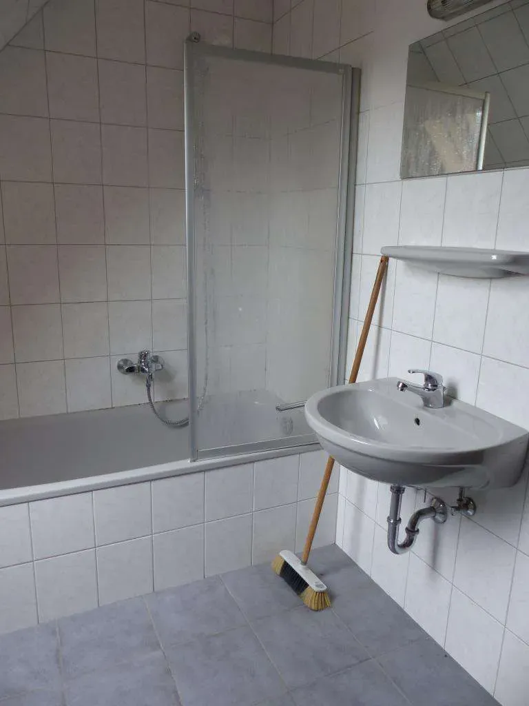 For Rent!!! 3 Zi.-Wohnung im 1. OG mit Stellplatz und Gartennutzung – Bild 8