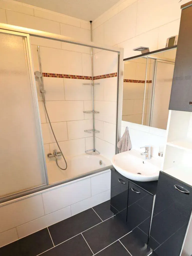 Für Familien geeignet! Gepflegtes Reiheneckhaus mit ausgebautem Dachgeschoss und Garage – Bild 13