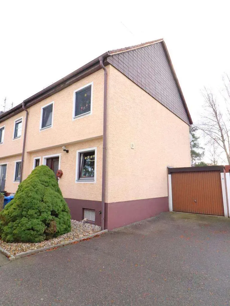 Für Familien geeignet! Gepflegtes Reiheneckhaus mit ausgebautem Dachgeschoss und Garage – Bild 1